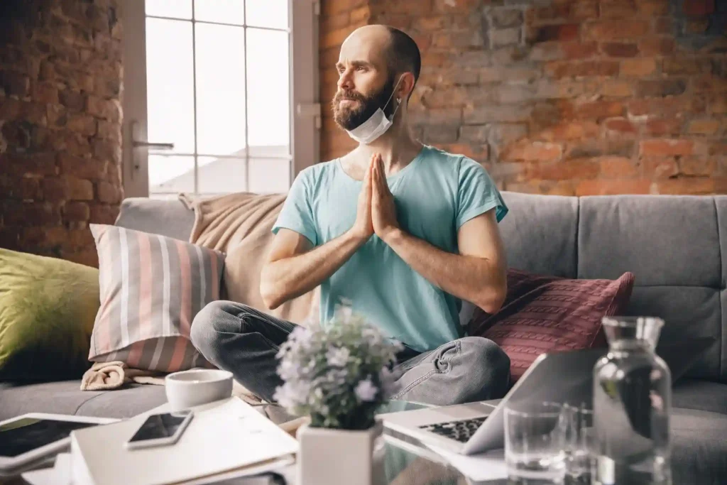 Wie kann Achtsamkeit Stress reduzieren und das emotionale Wohlbefinden stärken?